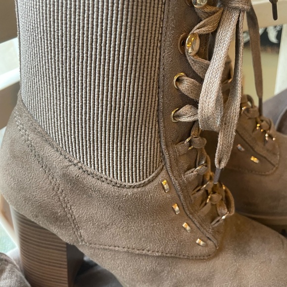 Wild Diva Brown boots Women’s 7 1/2 - Picture 2 of 9